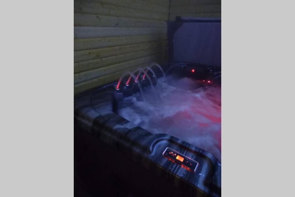 The Cottage - Hot Tub - Nr Glasgow - Self Check-In كوتبريدج المظهر الخارجي الصورة